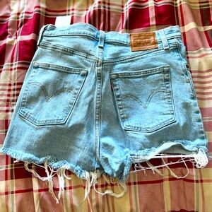 Levi’s Ribcage Jean Shorts - Size 28 - Excellent Condition